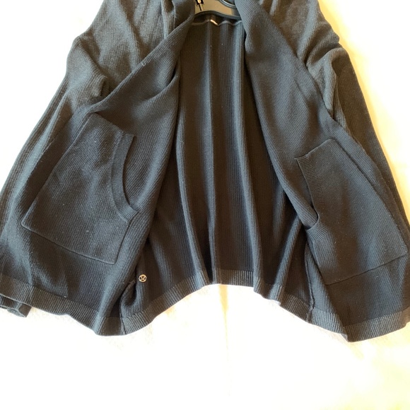 🔥HOST PICK🔥 Lululemon Cabin Yogi Wrap, Size 4 - Picture 7 of 16
